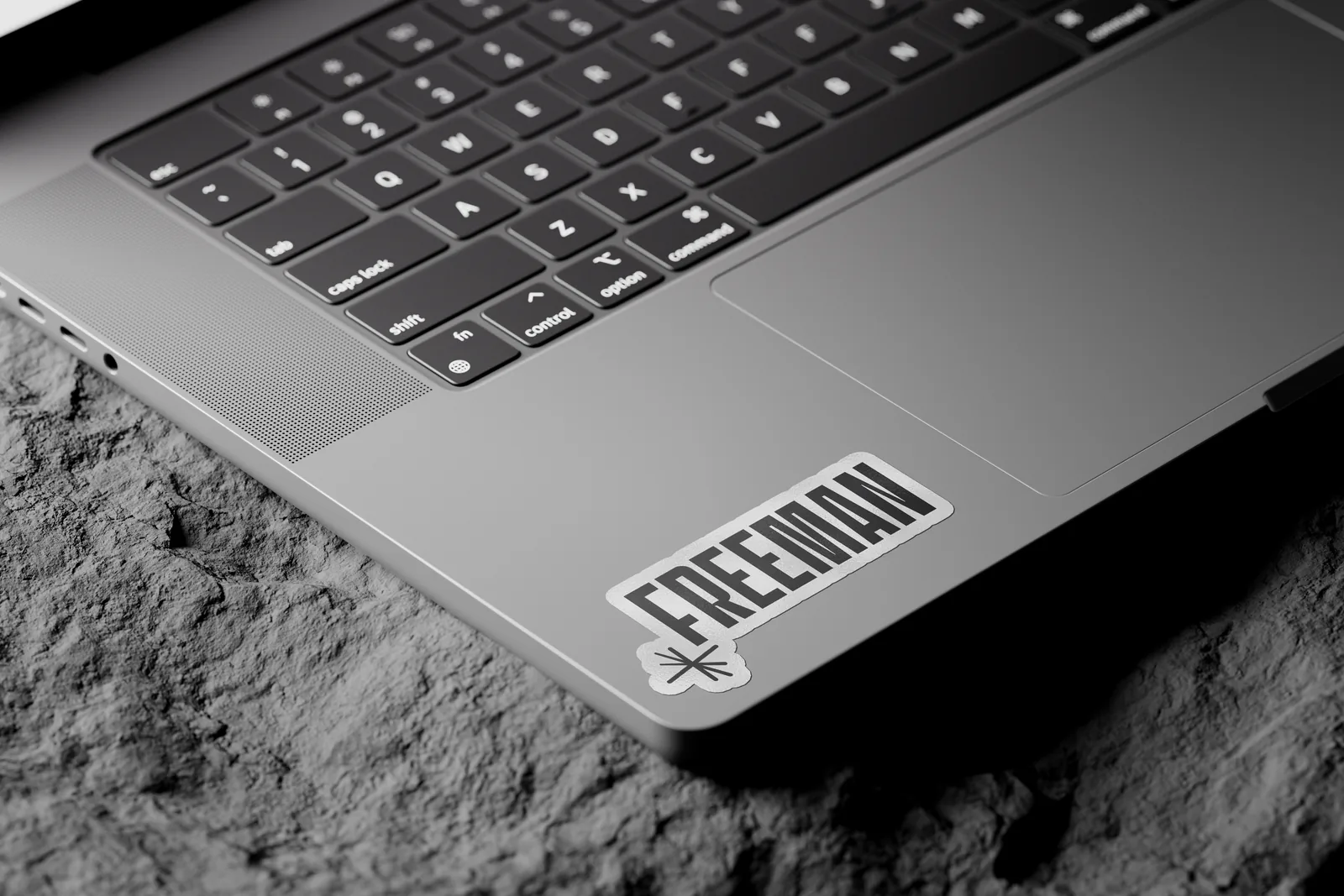 Laptop mit FREEMAN-Sticker